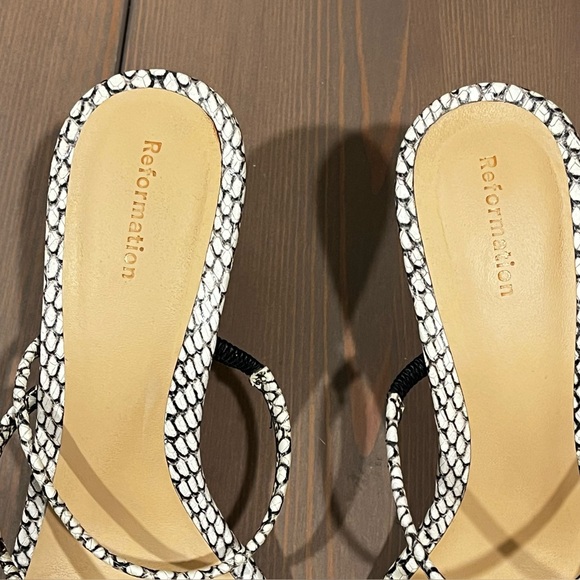 Reformation June Wedge Sandals Strappy Slip on Toe Loop Tan Crocodile Size 7 - Picture 4 of 12